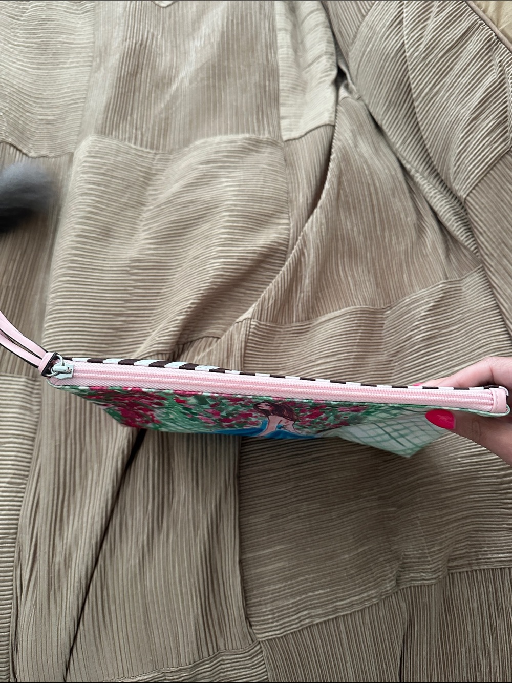 henri bendel Makeup Bag - Picture 8 of 9